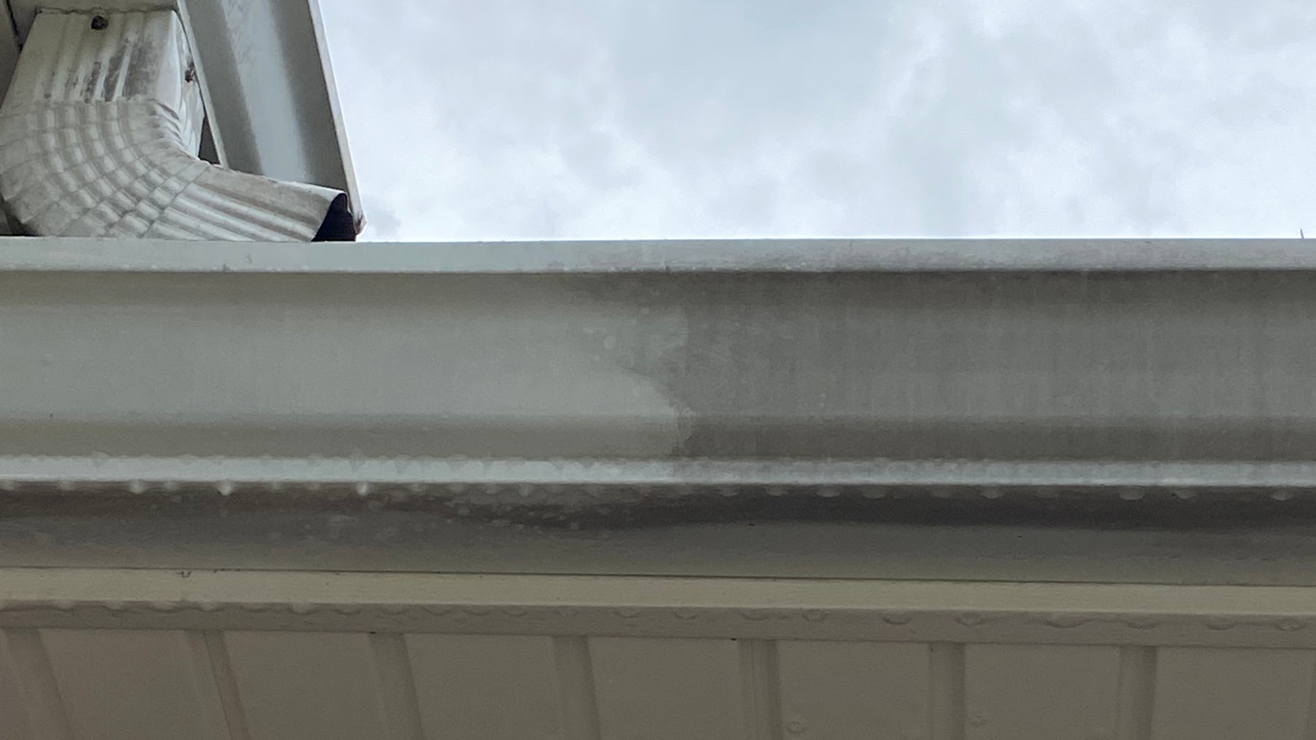 Gutter cleaning and brightening